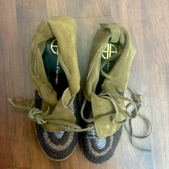 HOUSE OF HARLOW 1960 "Maddie" Moccasin Booties - Picture 3 of 6